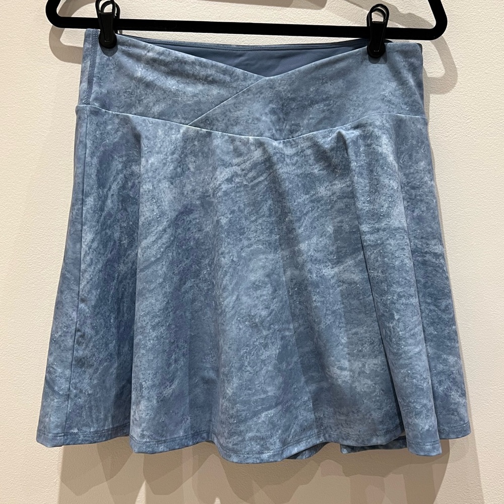 Fabletics Crossover Flounce Skirt Blue Marble Size L